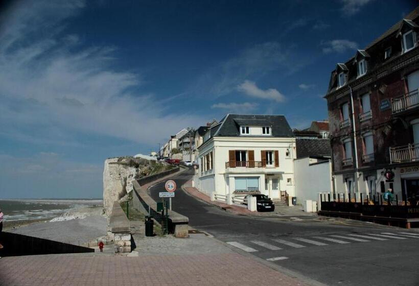 غرفة كومفورت, Chambres D Ault