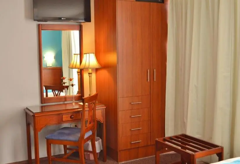 スタンダード４人部屋, La Carolina Inn