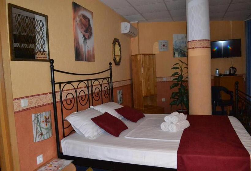 Family Suite, Plexus Boutique