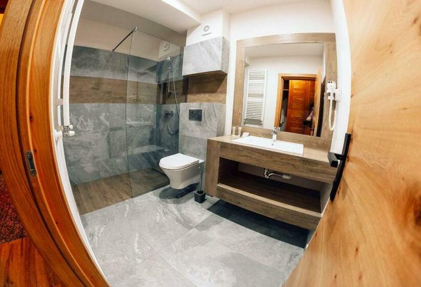 חדר סטנדרט עם מרפסת, Popasul Domnesc Resort& Spa Voronet Vue