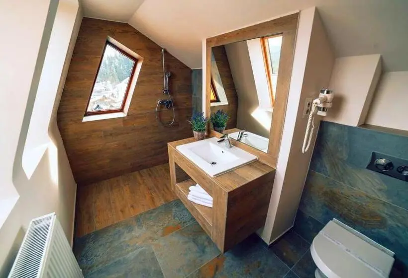 バルコニー付きデラックスルーム, Popasul Domnesc  Resort& Spa  Voronet Vue