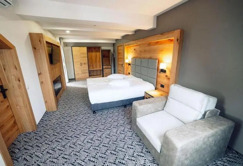 バルコニー付きデラックスルーム, Popasul Domnesc  Resort& Spa  Voronet Vue