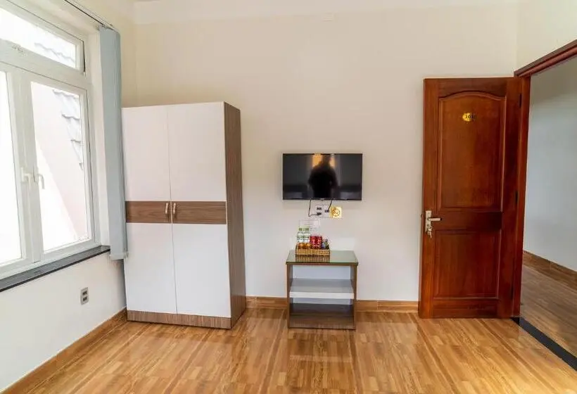 اتاق لوکس با چشم‌انداز باغ, Villa đăng Nguyên