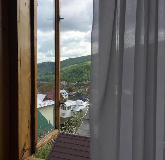 اتاق استاندارد سه نفره, Sadyba Girske Povitria