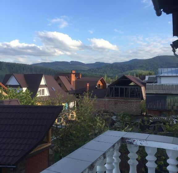 اتاق استاندارد سه تخته با بالکن, Sadyba Girske Povitria