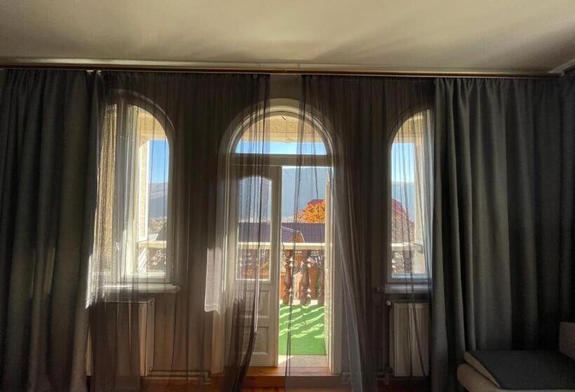 اتاق خانوادگی, Sadyba Girske Povitria