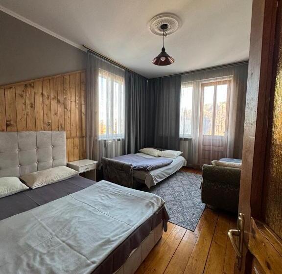 اتاق استاندارد سه تخته با بالکن, Sadyba Girske Povitria