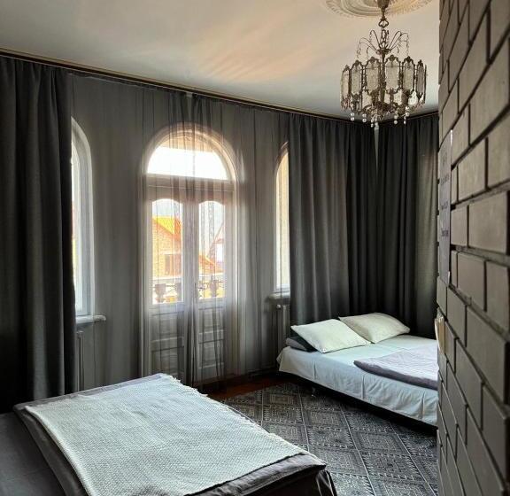 اتاق خانوادگی, Sadyba Girske Povitria