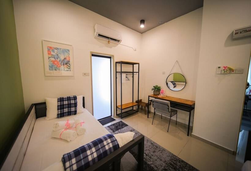 غرفة قياسية, The Lov Penang