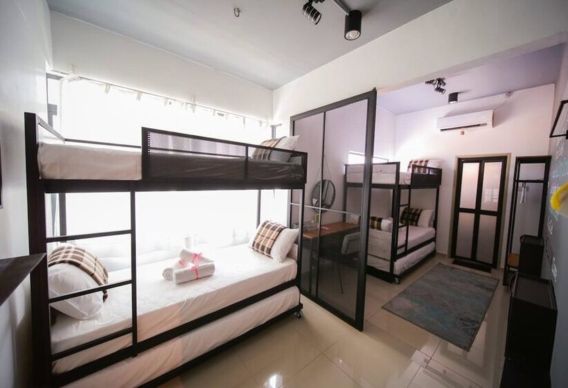 غرفة قياسية, The Lov Penang