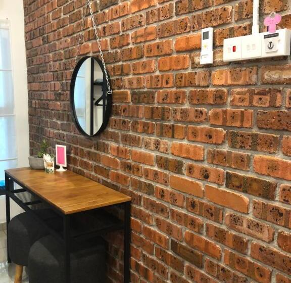 غرفة قياسية, The Lov Penang