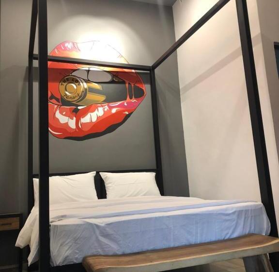 غرفة قياسية, The Lov Penang