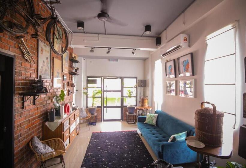 غرفة قياسية ثلاثية, The Lov Penang