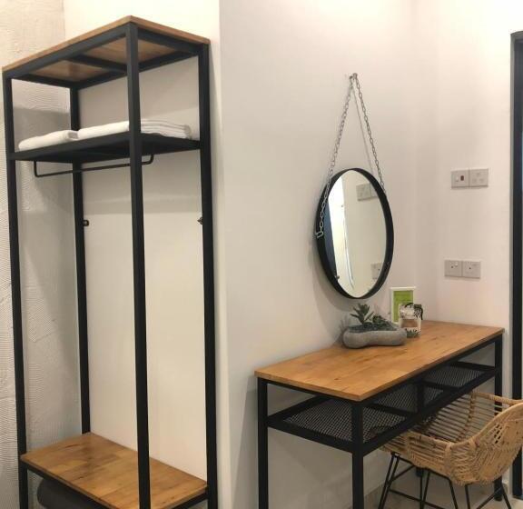 جناح جونيور عائلى, The Lov Penang