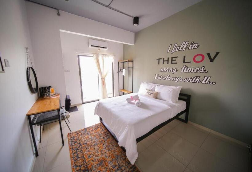 جناح جونيور عائلى, The Lov Penang