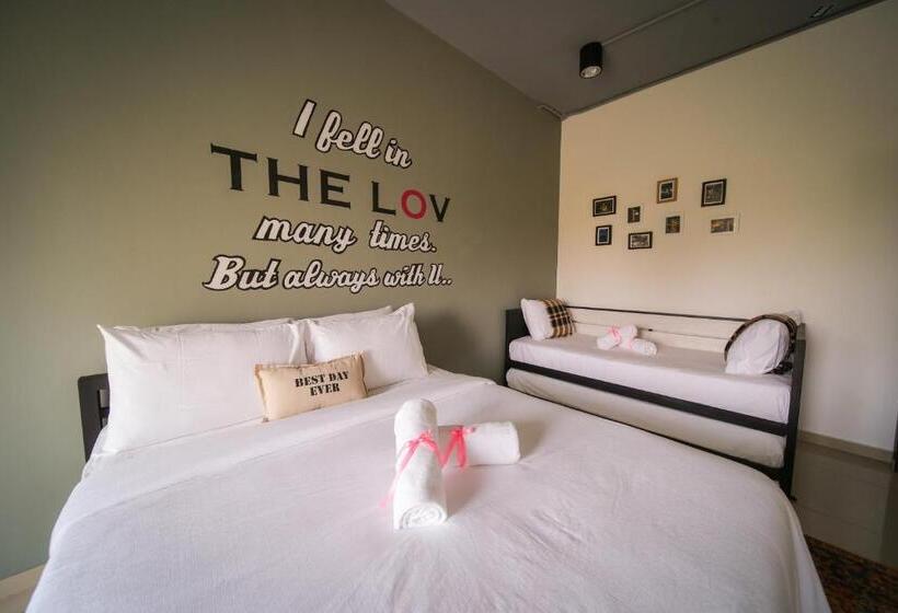 جناح جونيور عائلى, The Lov Penang