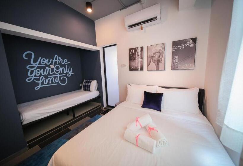 غرفة ديلوكس ثلاثية, The Lov Penang