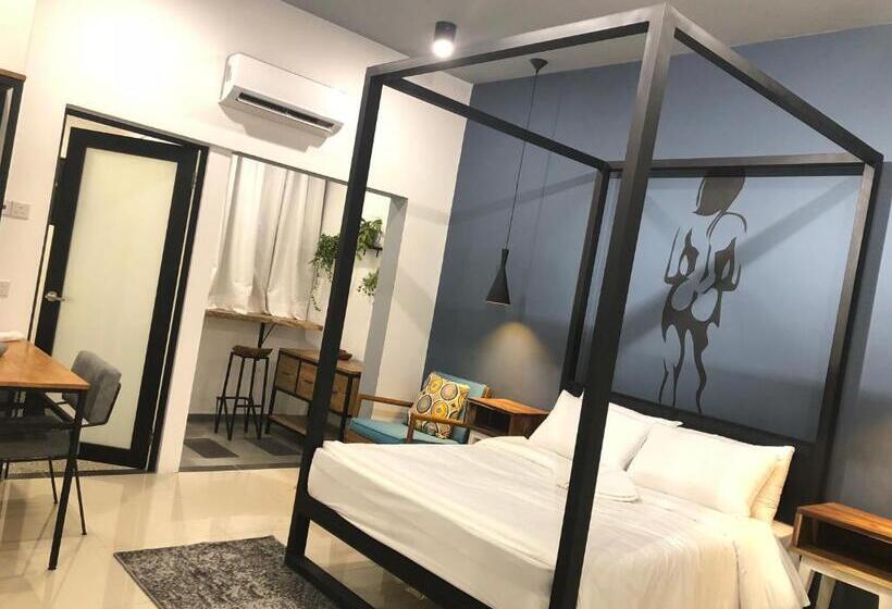 إستوديو سوبيريور, The Lov Penang