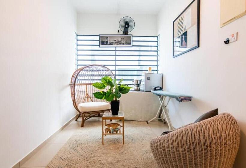 غرفة عائلية, The Lov Penang