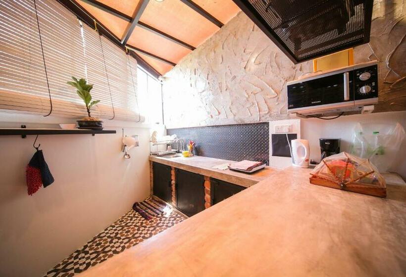 غرفة قياسية, The Lov Penang