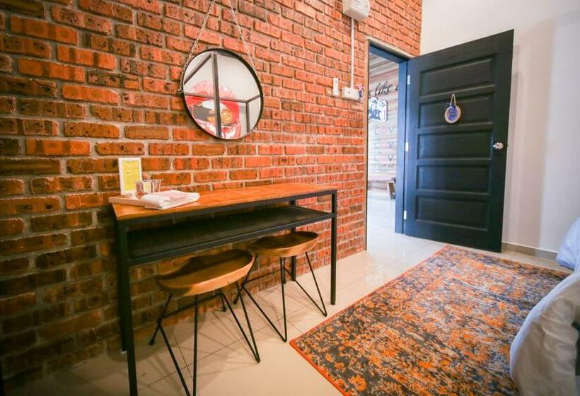 غرفة قياسية, The Lov Penang