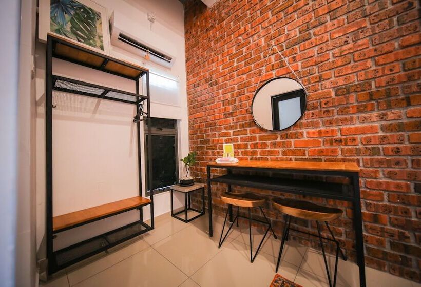 غرفة قياسية, The Lov Penang