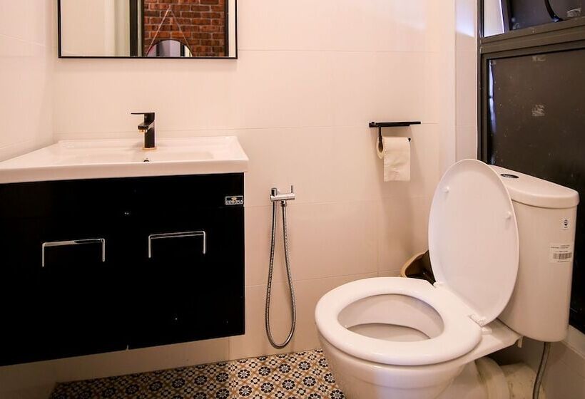 غرفة قياسية, The Lov Penang