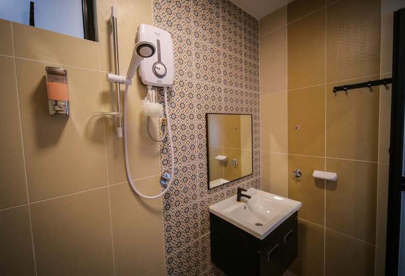 غرفة أساسية, The Lov Penang