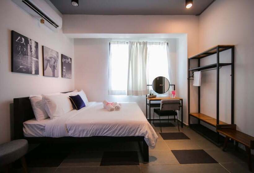 غرفة قياسية, The Lov Penang