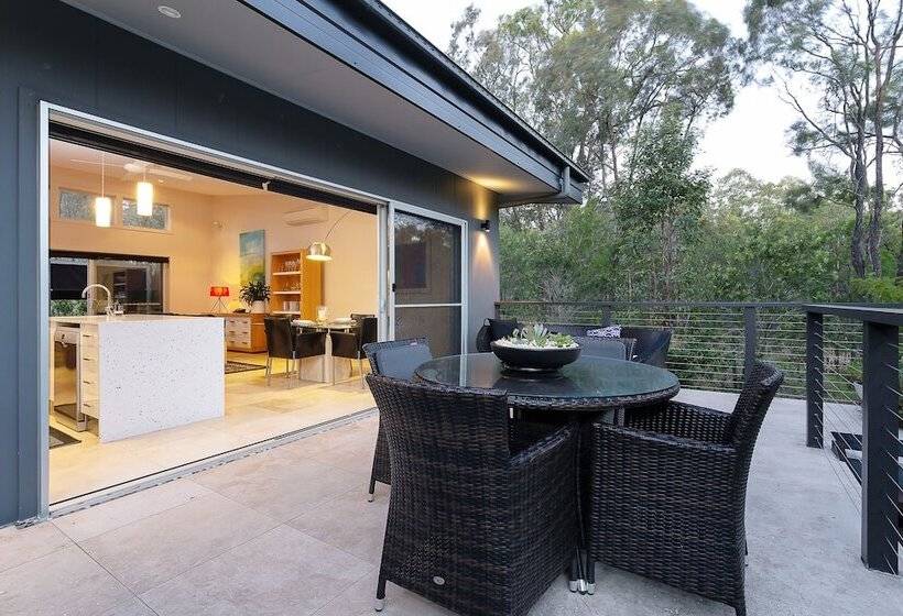 منزل غرفتين نوم, Deja Vu Estate