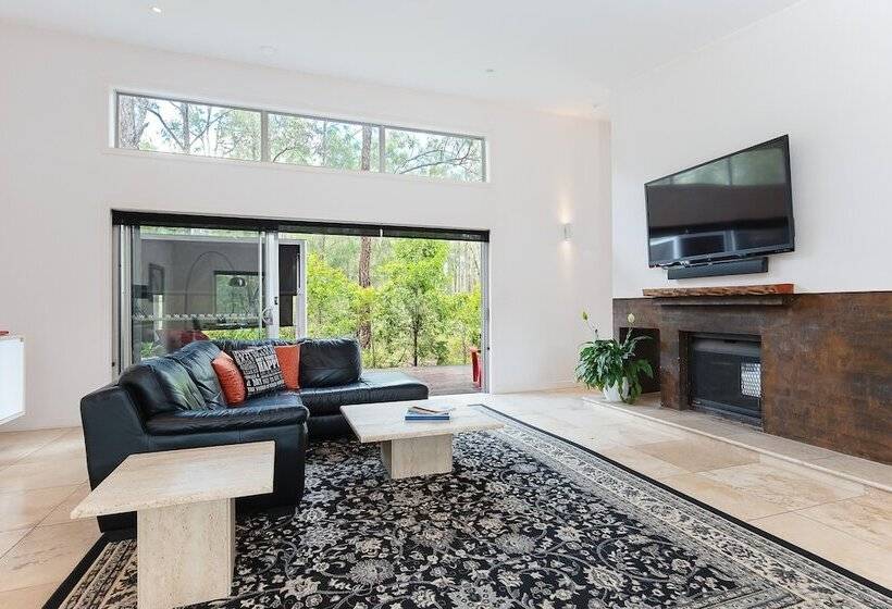 منزل غرفتين نوم, Deja Vu Estate