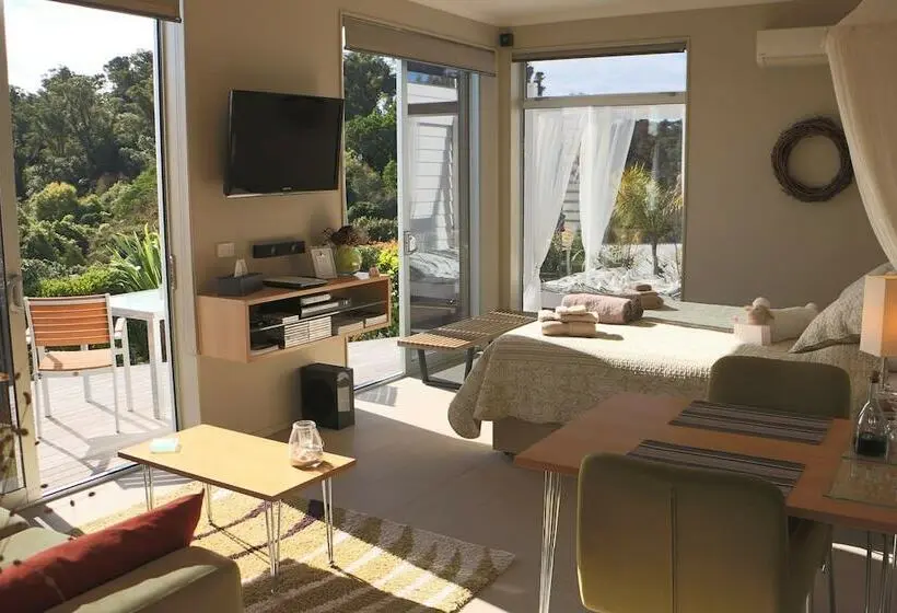 ダブルベッドのスタンダードスタジオ, The Bay Lodge