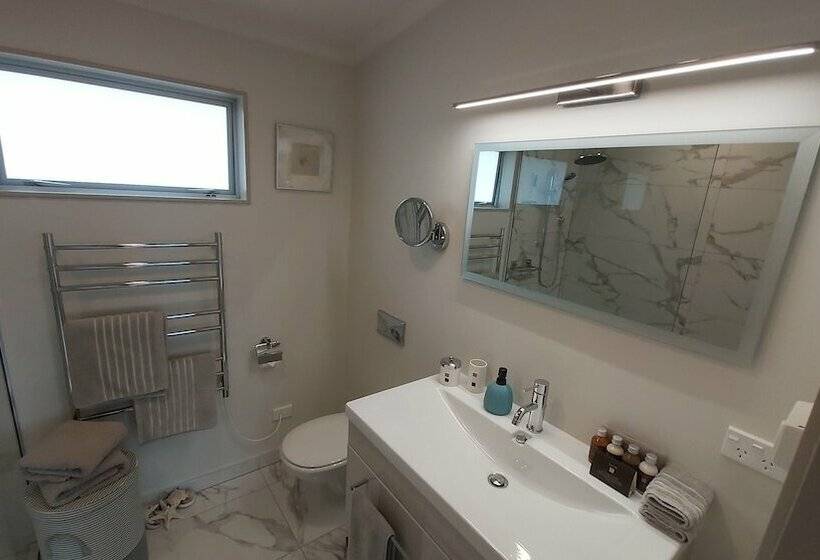 إستوديو قياسى سرير مزدوج, The Bay Lodge