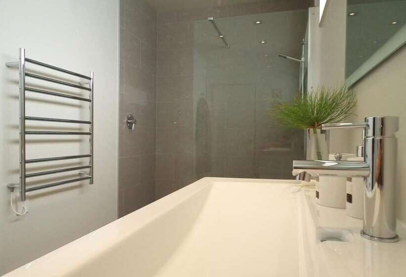 إستوديو قياسى سرير مزدوج, The Bay Lodge