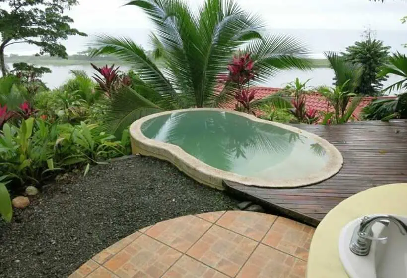 デラックスバンガロー, Lagunavista Villas