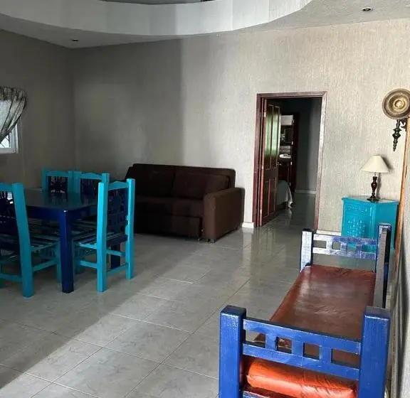 スリーベッドルーム ヴィラ, Casa Raymundo Suites