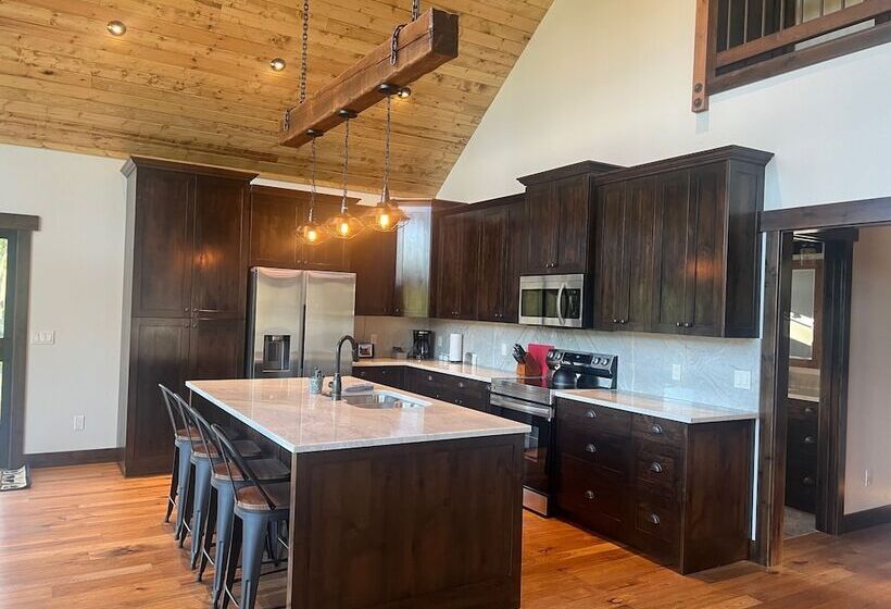 كابينة ديلوكس, Glacier Homestead