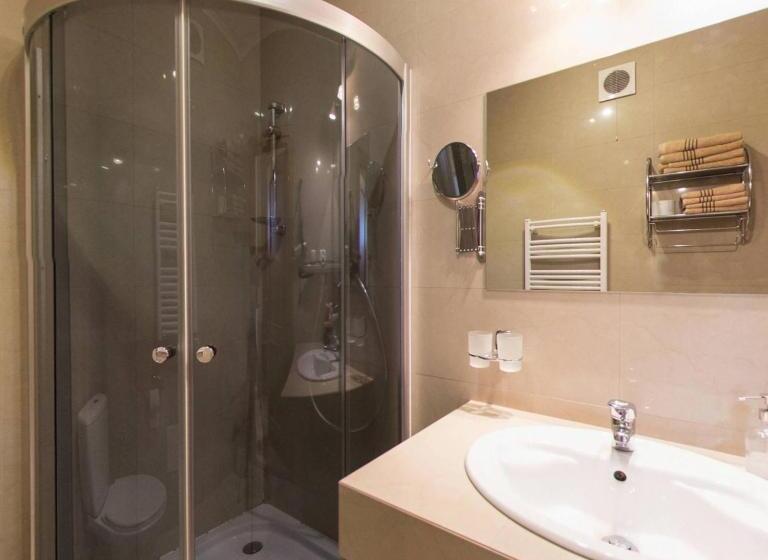 اتاق پنج‌تخته استاندارد, Apartamenty Kajzer