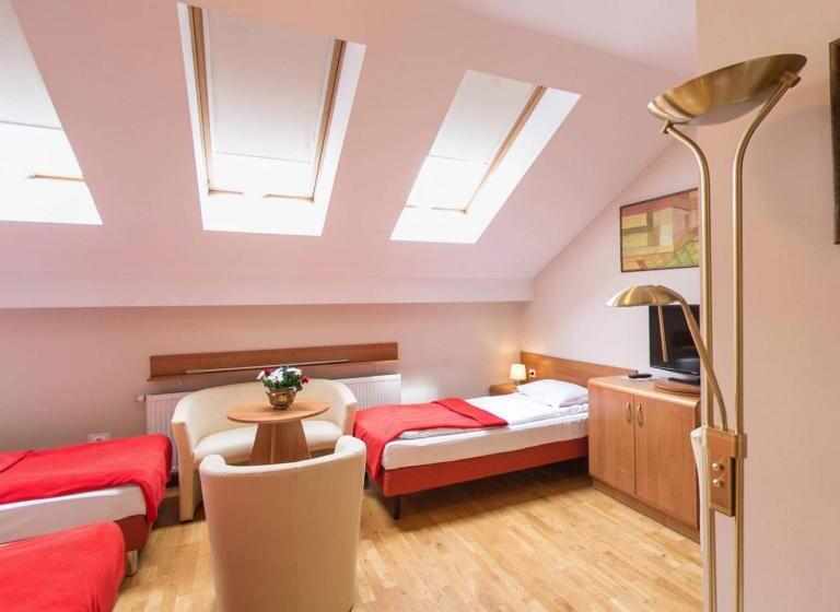 اتاق پنج‌تخته استاندارد, Apartamenty Kajzer