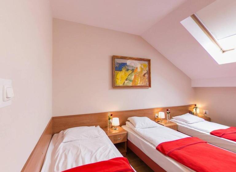 اتاق پنج‌تخته استاندارد, Apartamenty Kajzer