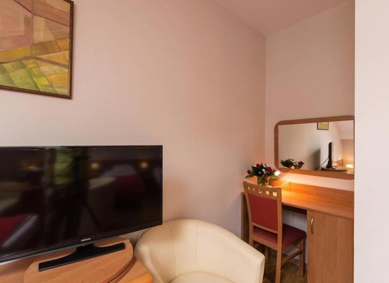 اتاق پنج‌تخته استاندارد, Apartamenty Kajzer