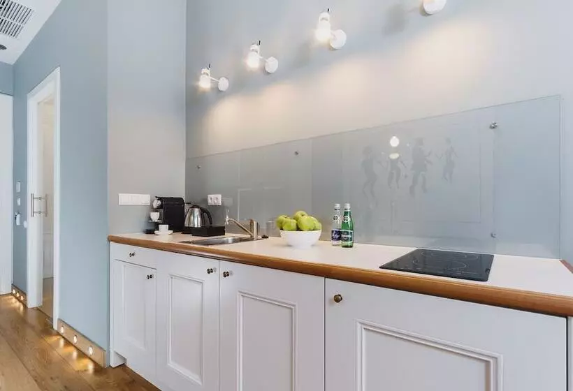 استودیوی سوپریور, Apartamenty Bracka 6