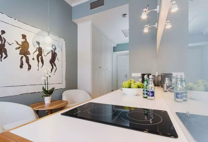 استودیوی سوپریور, Apartamenty Bracka 6