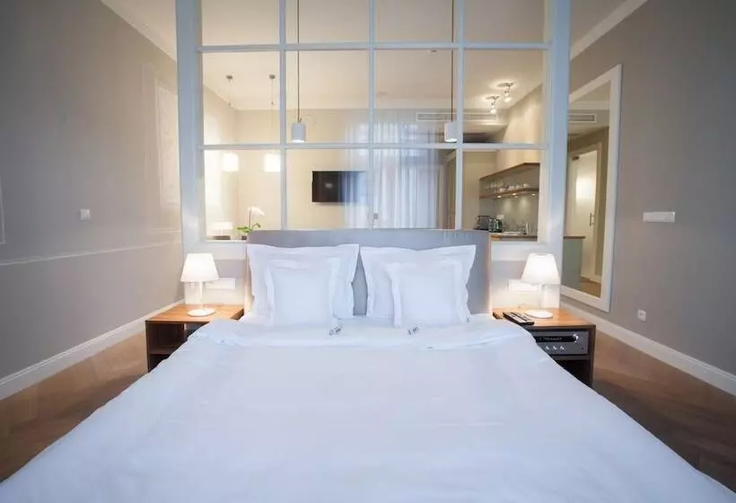 استودیو اجرایی, Apartamenty Bracka 6