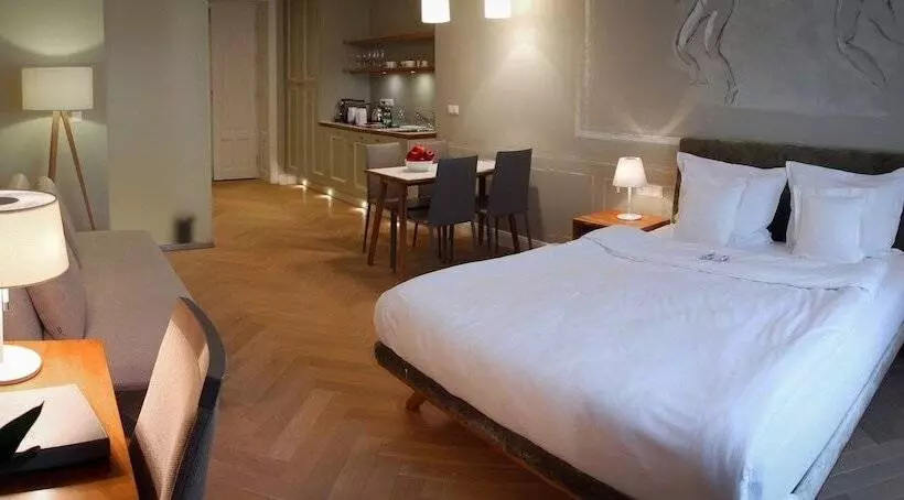 استودیو اجرایی, Apartamenty Bracka 6