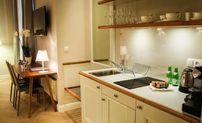 استودیو اجرایی, Apartamenty Bracka 6