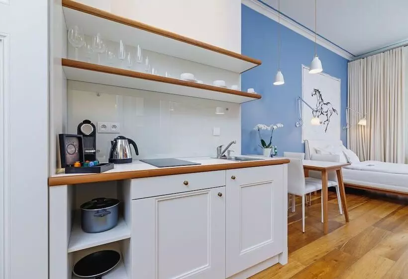 استودیو اجرایی, Apartamenty Bracka 6