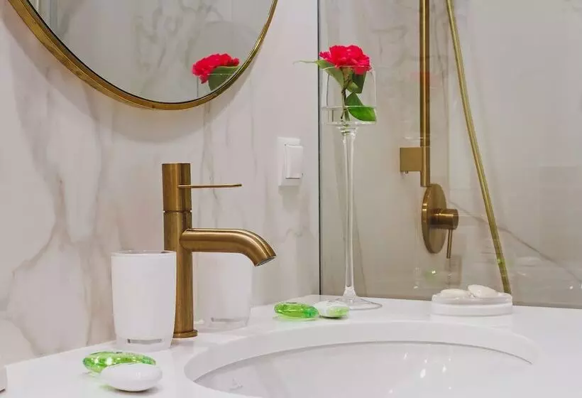 استودیوی سوپریور, Apartamenty Bracka 6