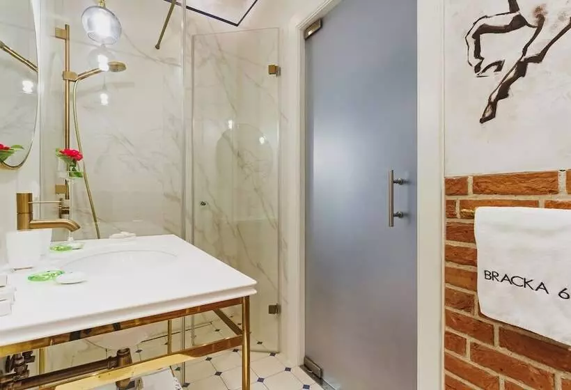 استودیوی سوپریور, Apartamenty Bracka 6