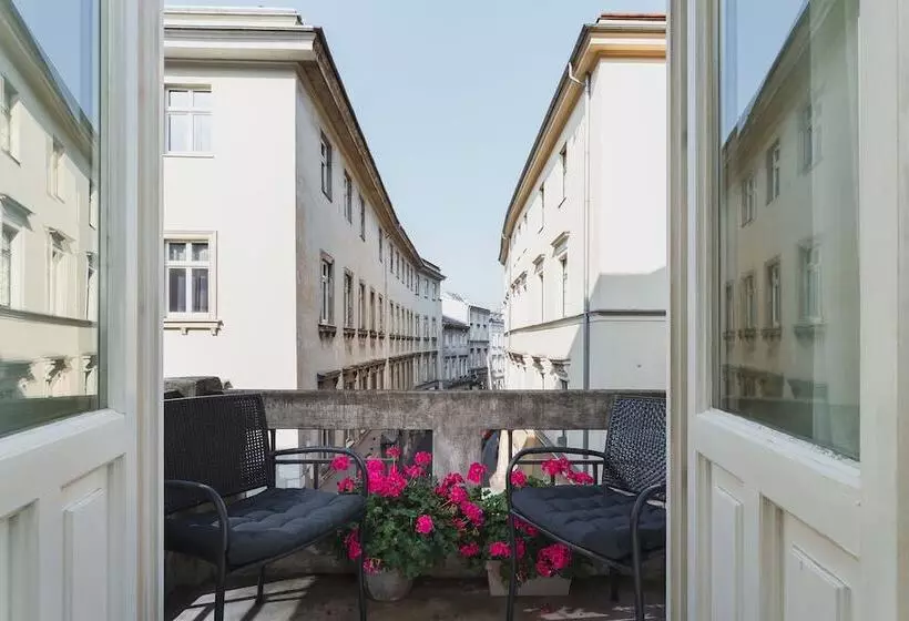 استودیوی لوکس, Apartamenty Bracka 6